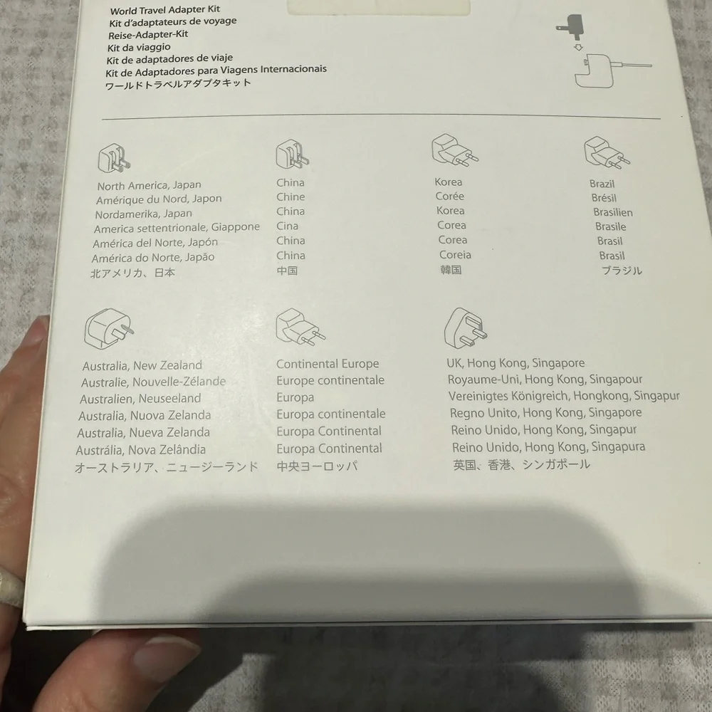 World travel adapter apple